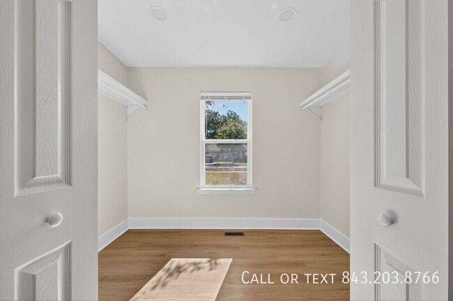 Building Photo - 955 Godber St