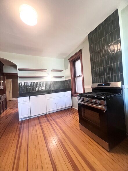 Building Photo - 4221 Botanical Ave