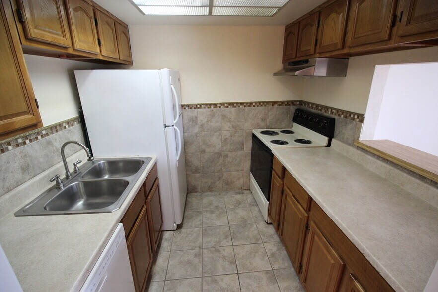 Building Photo - 8401 N New Braunfels Ave