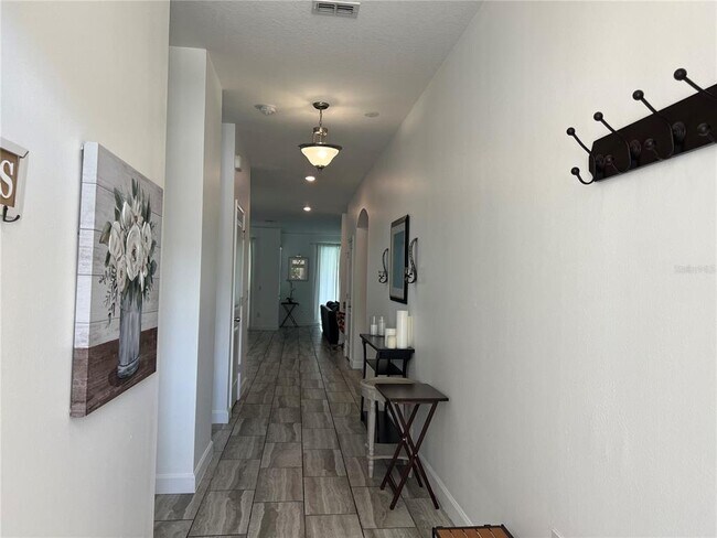 Building Photo - 4715 Sleepy Hollow Dr