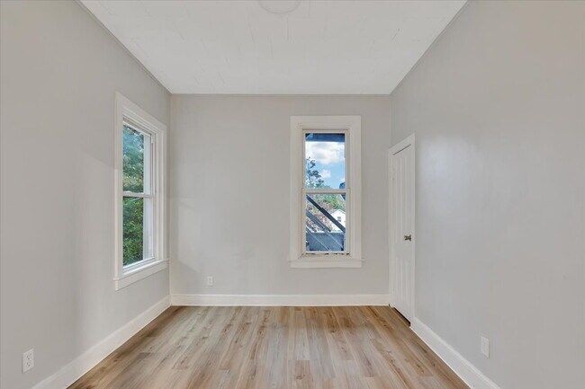 Building Photo - "Spacious 3-Bed Home at 57 1/2 Saratoga Av...