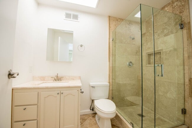 Building Photo - Newly Remodeled Single Family Home