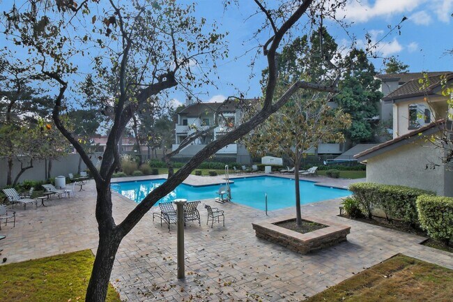 Building Photo - 880 E Fremont Ave