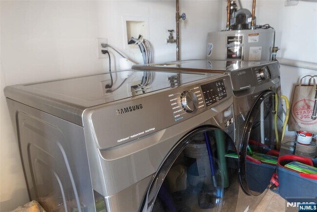 Building Photo - 302 The Promenade