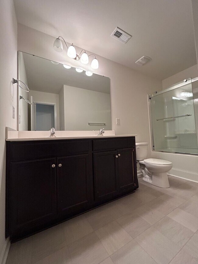 Building Photo - Beautiful 3-Bed, 2.5 Bath Home with Open Floorplan & Modern Upgrades