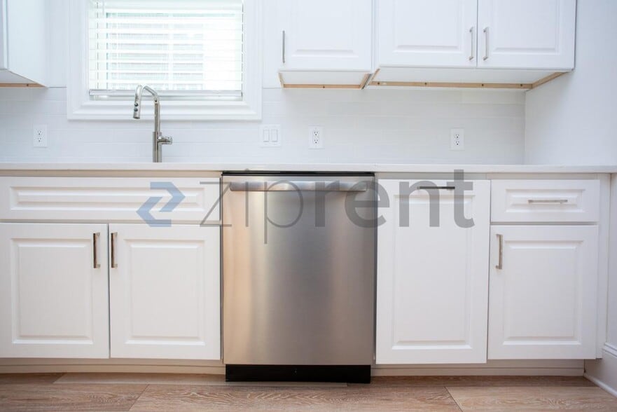 Building Photo - Unit