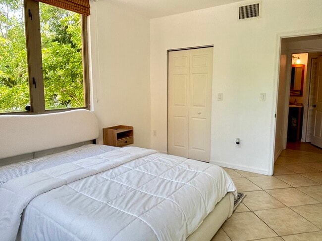 Building Photo - 2630 SW 28th St