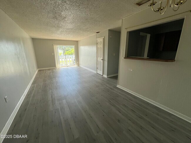 Building Photo - 1850 S Park Ave