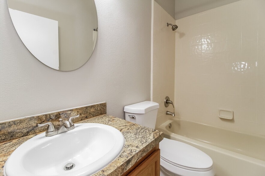 Building Photo - 1802 Meadow Pond Way