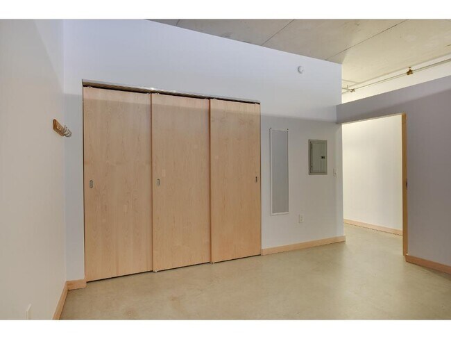 Building Photo - 720 N 4th St