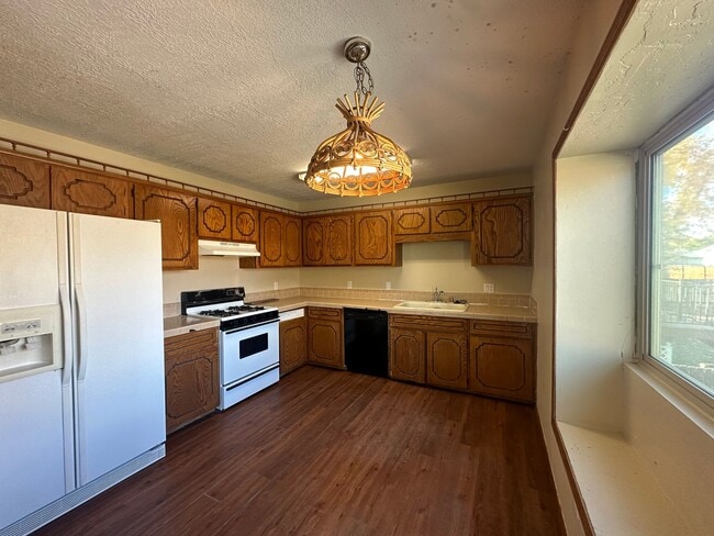 Building Photo - 3 Bedroom 2 Bathroom Home available to rent in Farmington