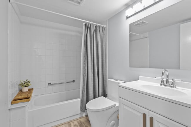 Building Photo - 629 Sea Pine Way