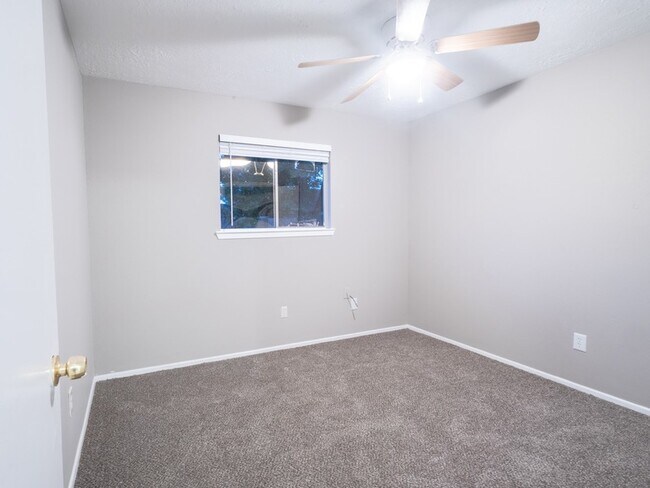Building Photo - 6542 Bridgegate Dr