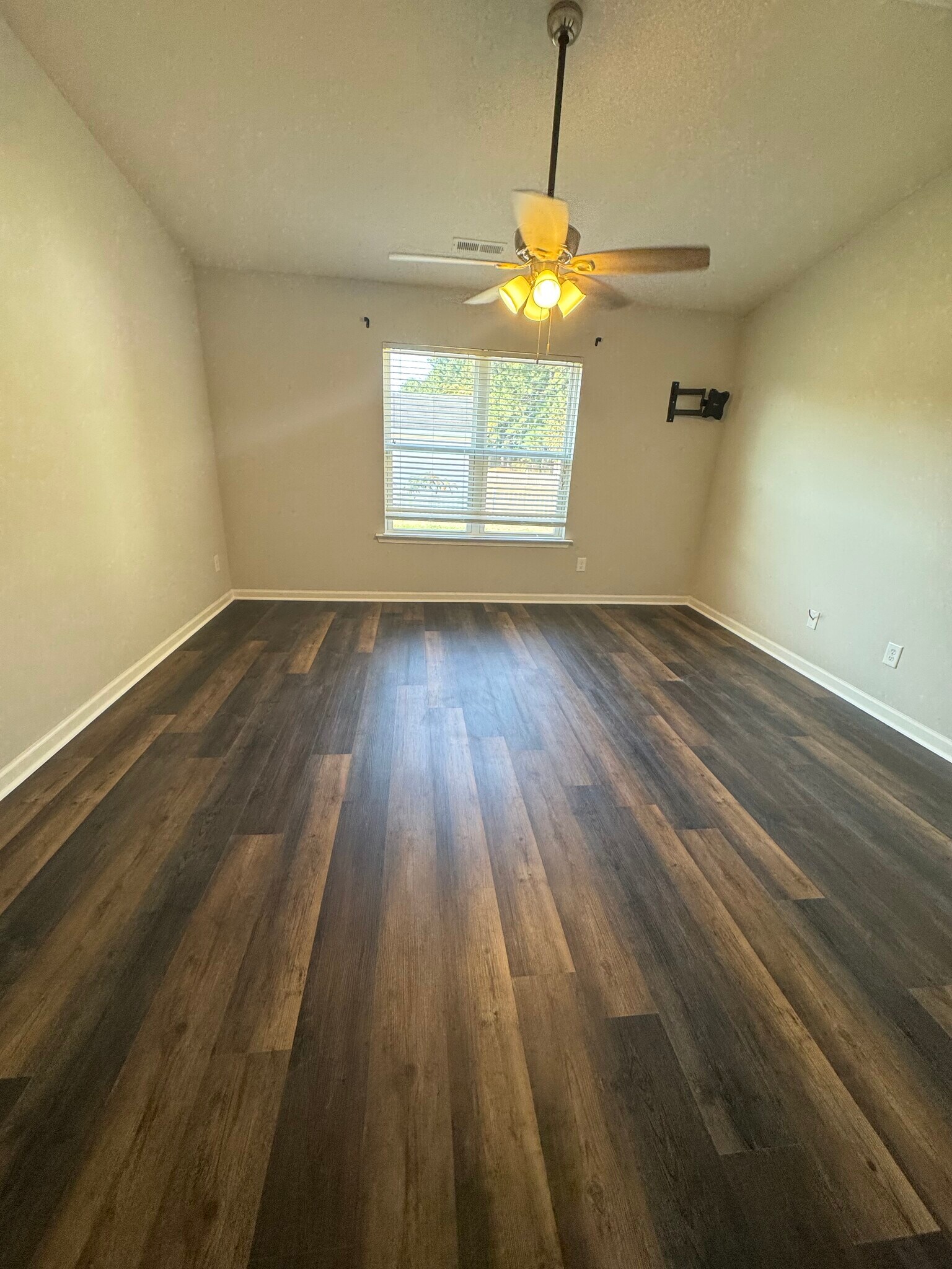 Building Photo - 1617 Friendly Rd