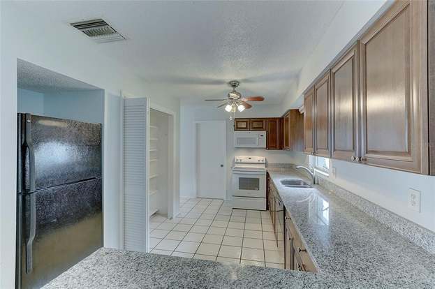 Building Photo - 2101 Utica Dr