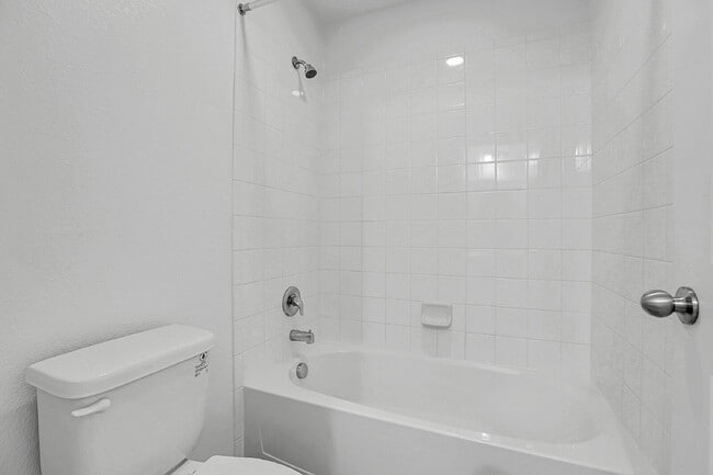 Building Photo - $2,995.95,  4-bed, 3.5-bath, located in Aurora with beautiful finishes.