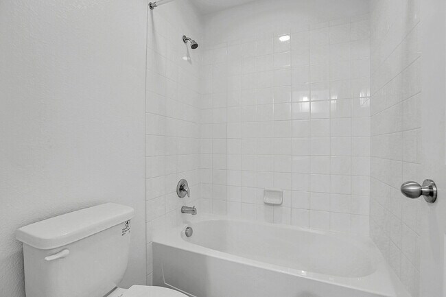 Building Photo - $3,050.00, 4-bed, 3.5-bath, located in Aurora with beautiful finishes.