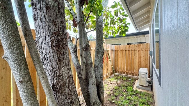 Building Photo - 421C Olomana St