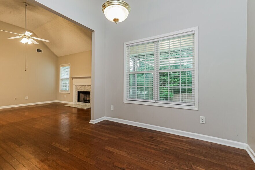 Building Photo - 437 Camella Cir