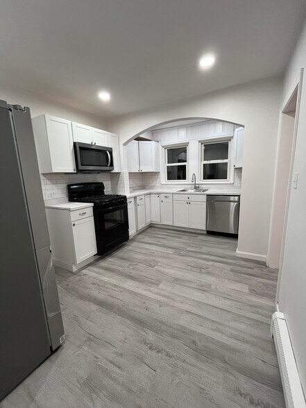 Kitchen - 137 Worcester Ave