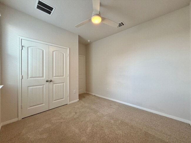 Building Photo - 904 Vogel Dr