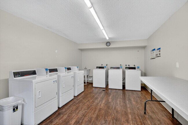 Building Photo - 8 Royal Palm Way