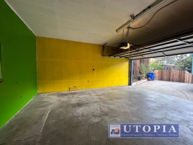 Building Photo - 136 Market St