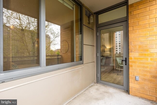 Building Photo - 440 L St NW