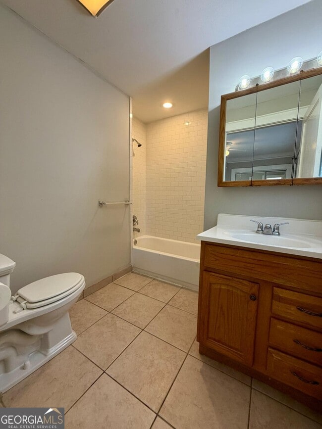 Building Photo - 372 Peachtree Ave NE