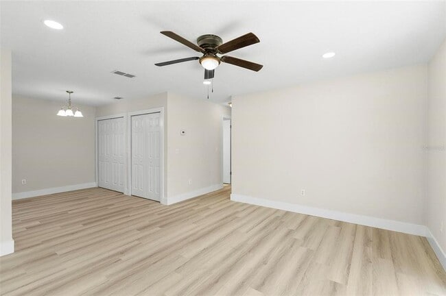Building Photo - 123 Rae Dr