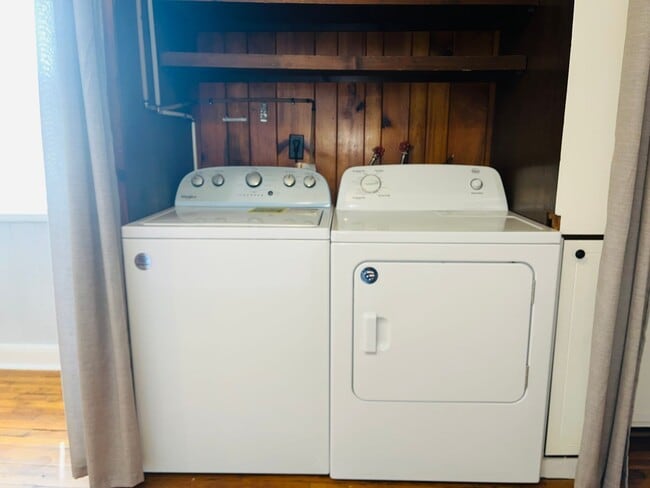 Building Photo - Beautiful 2 bedroom 1.5 bathroom apartment in Downtown Hogansville! Must see!