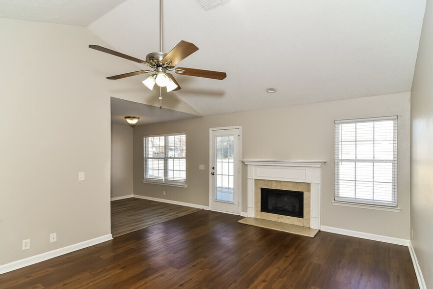 Building Photo - 7045 S Hampton Blvd