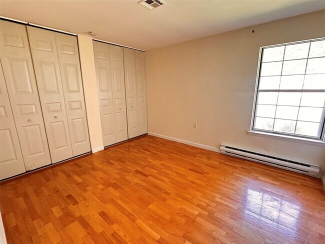 Building Photo - 465 Oldham Ct