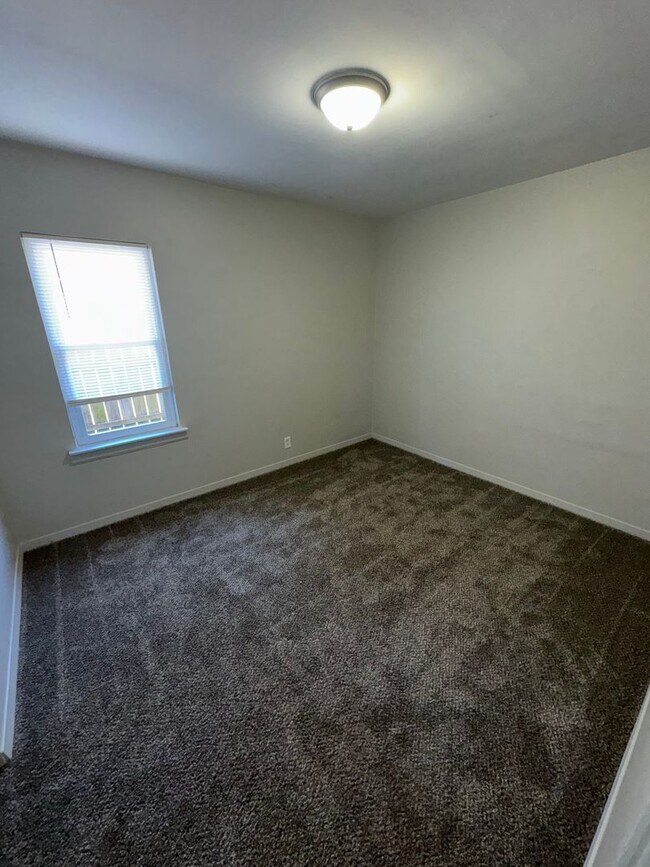 Building Photo - 1524 South St.James Blvd. Evansville, Indi...