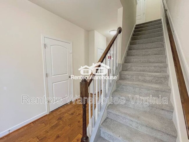 Building Photo - 1128 Winsford Ln