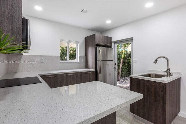 Building Photo - 623 NE 61st St