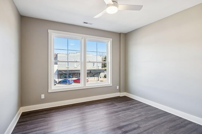 Building Photo - 120 N Main St