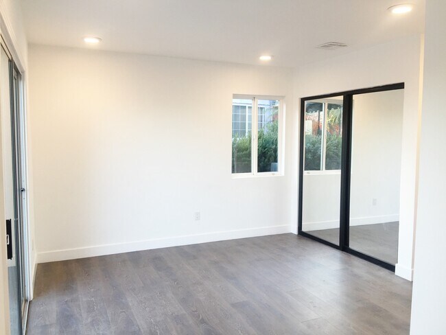 Building Photo - 8538 N W Knoll Dr
