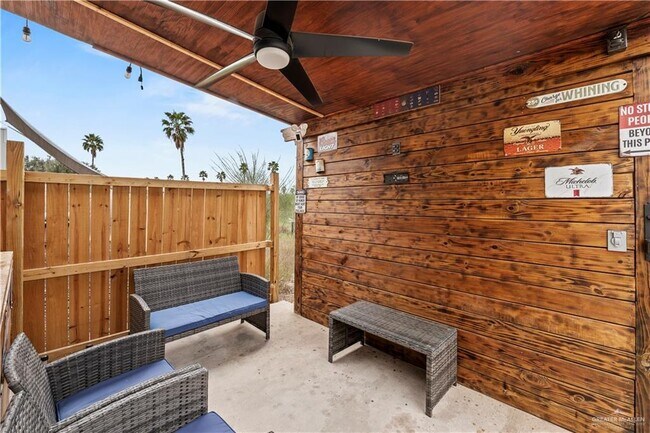 Building Photo - 17 B W St