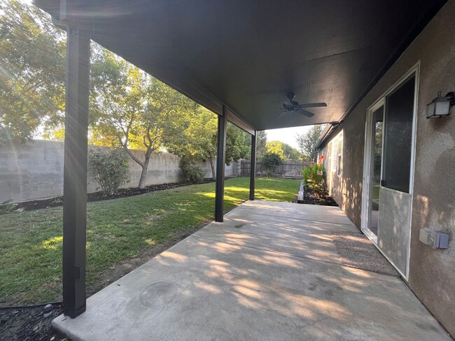 Building Photo - 1762 Champagne St