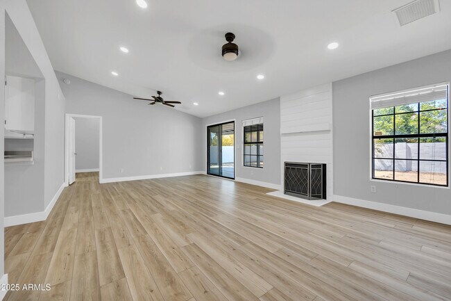 Building Photo - 5302 W Cheryl Dr