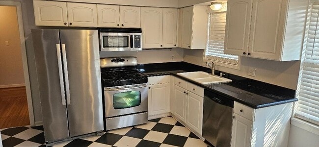 Building Photo - 4817 Lido Ln