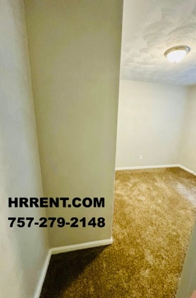 Building Photo - Adorably Renovated 3 Bedroom 2 Bath Single...