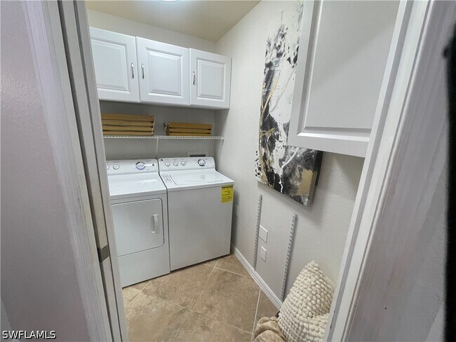 Building Photo - 9727 Acqua Ct