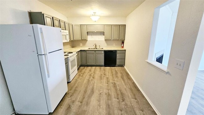 Building Photo - 401 SE 12th St