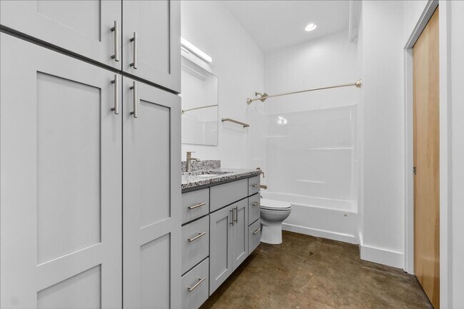 Building Photo - Quince, Fünfzehn, Fifteen!