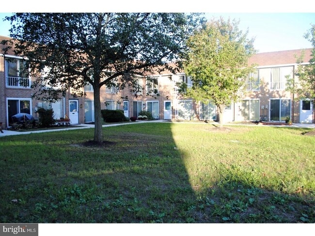 Building Photo - 316 Valley Forge Ct