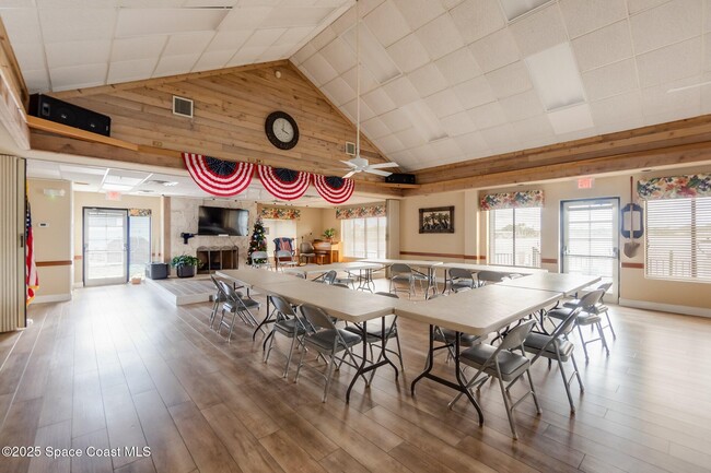 Building Photo - 135 Blue Lake Pl