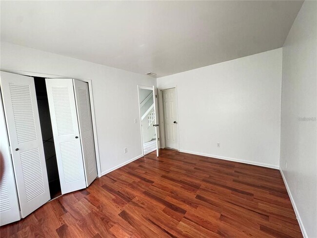 Building Photo - 497 Club Dr