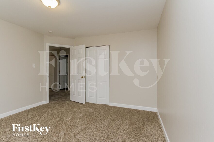Building Photo - 484 Talala St